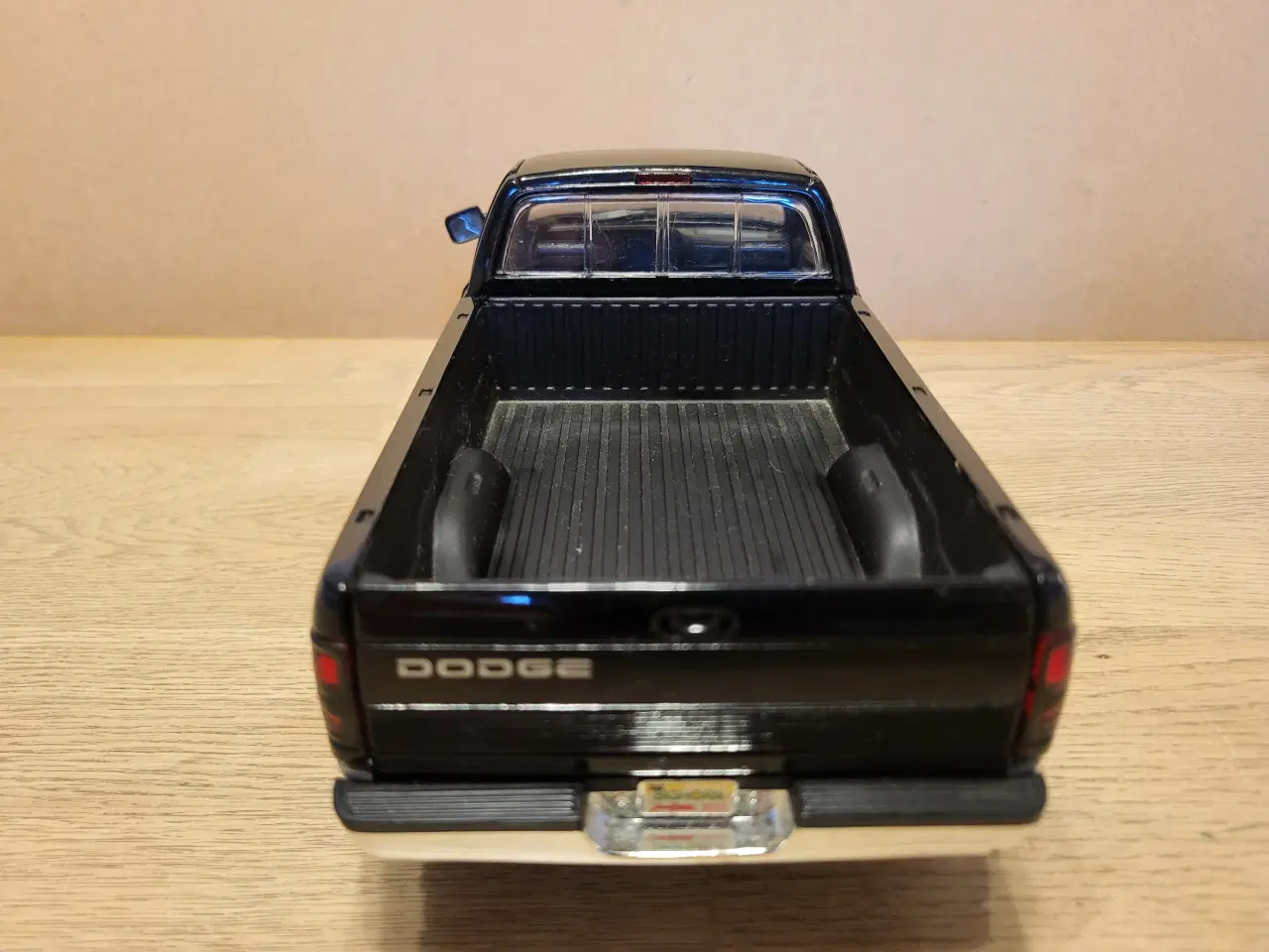 Billede 3 - Modelbil 1:18 American Muscle 1995 - 125 kr.