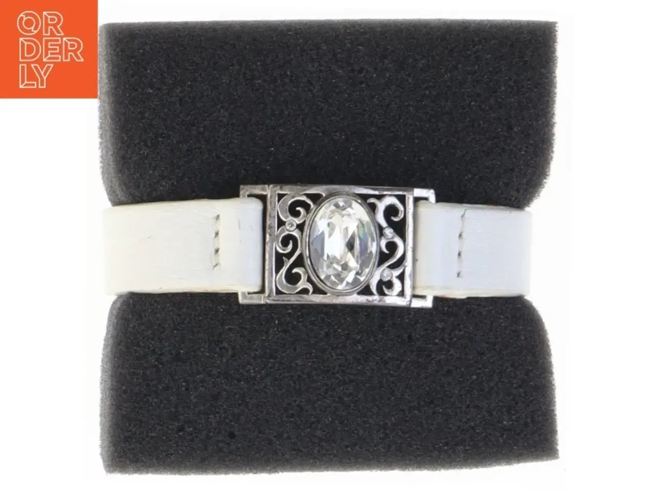 Billede 2 - Dekorativt armbånd med stort smykke fra Dyrberg Kern (str. 22 cm)