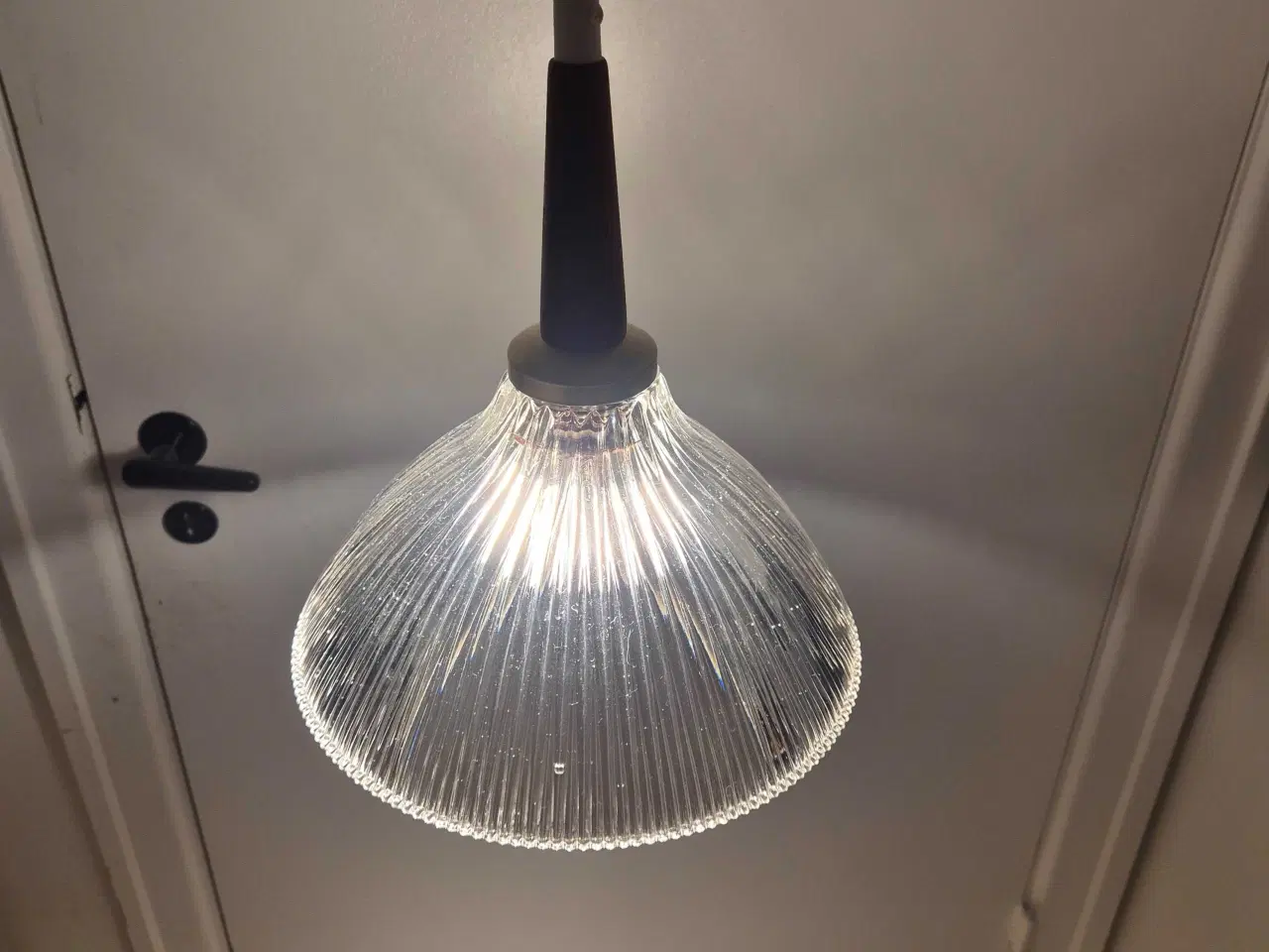 Billede 5 - Fed glaslampe med top i teak