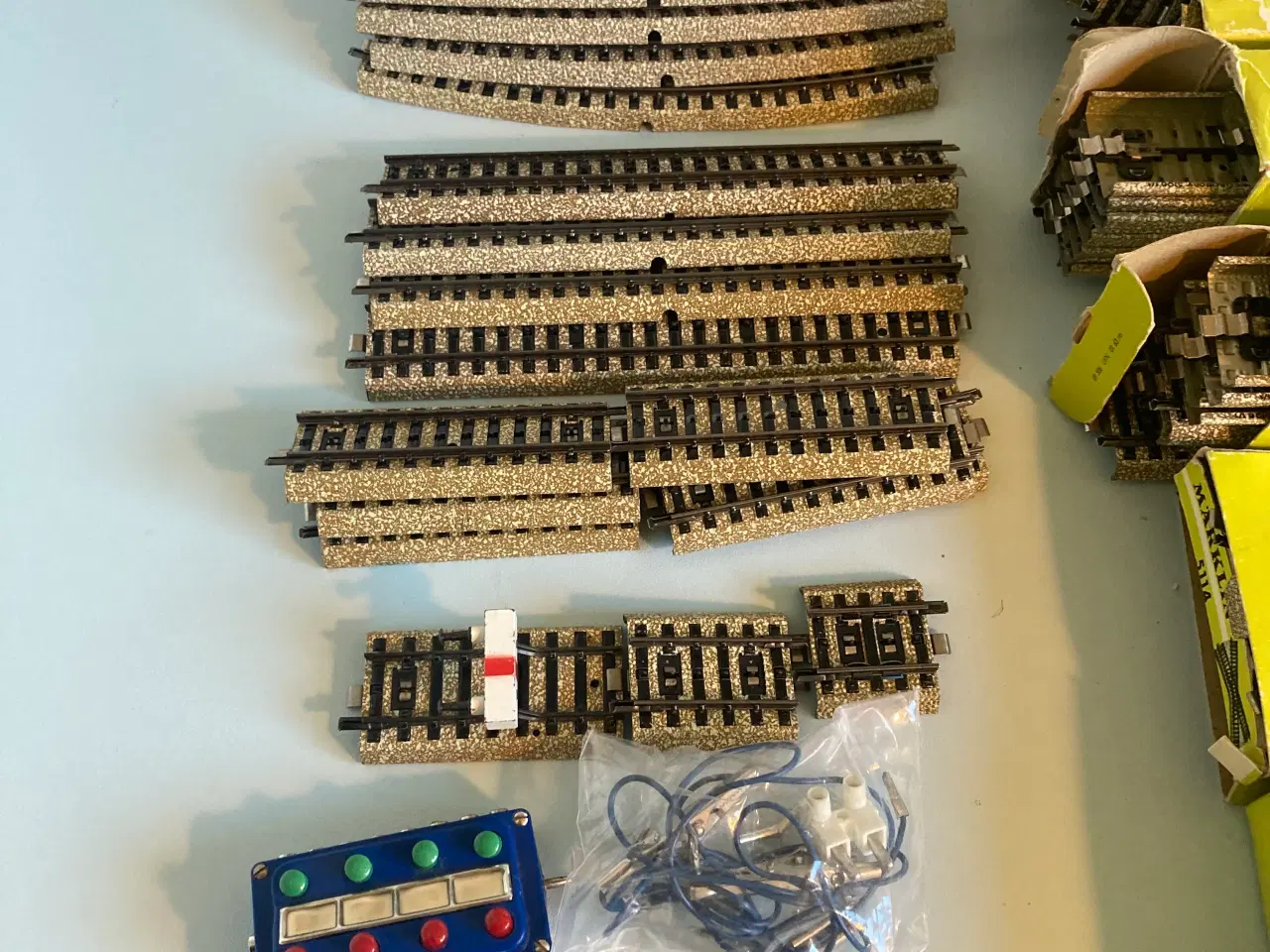 Billede 4 - Märklin Modeltog 2 lokomotiver, vogne, skinner mm