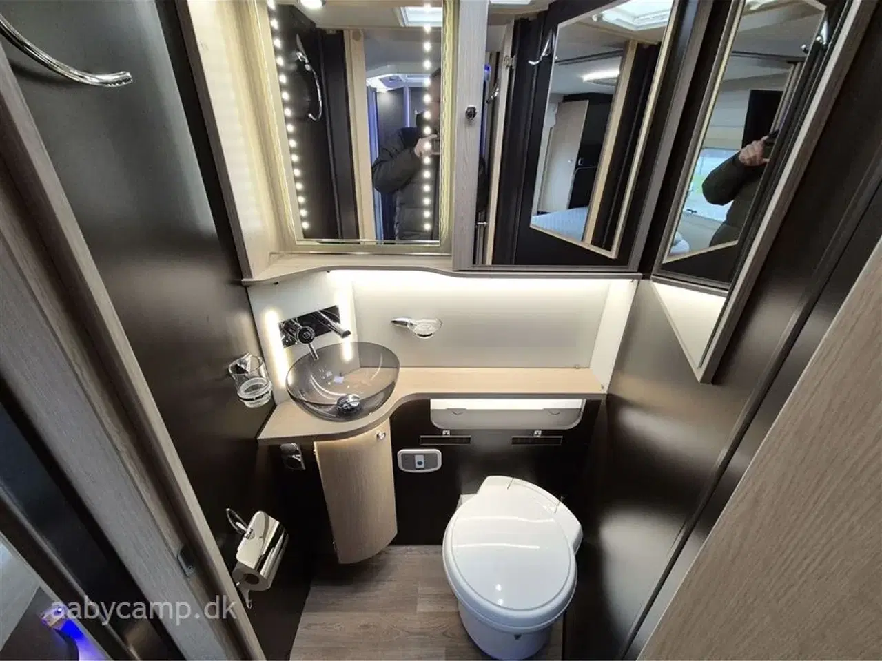 Billede 19 - 2024 - Autostar Prestige I 790 LC   Automatgear. Markise. 200 Ah lithium batteri. 2000w inverter. udvendig gasudtag. A/C. 2x Tv. hæve/sænke cykelstativ på El. Hydrauliske støtteben. Undervognsbehandlet.