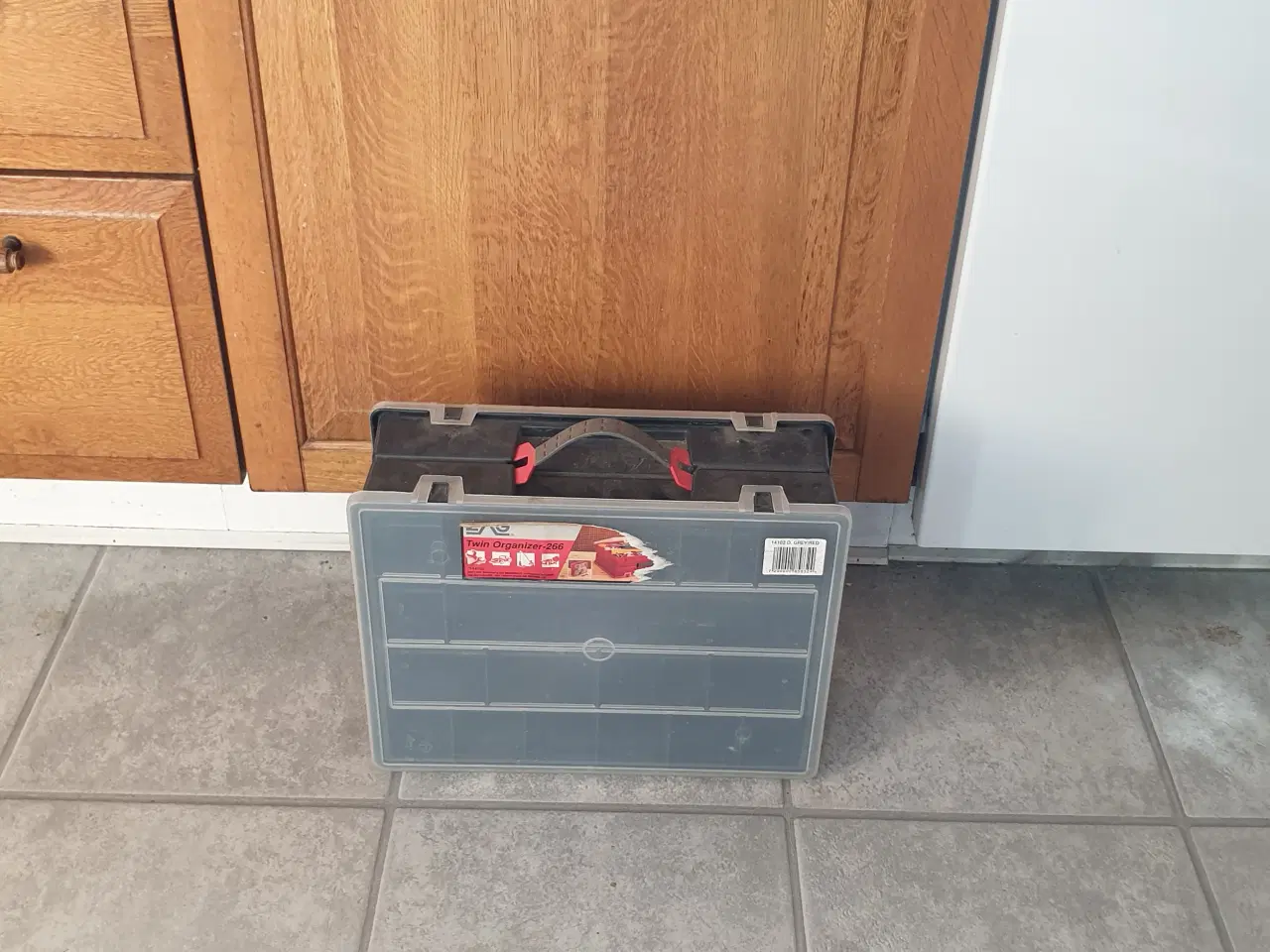 Billede 2 - Plastkasse m  mange rum begge sider SE 2 fotos
