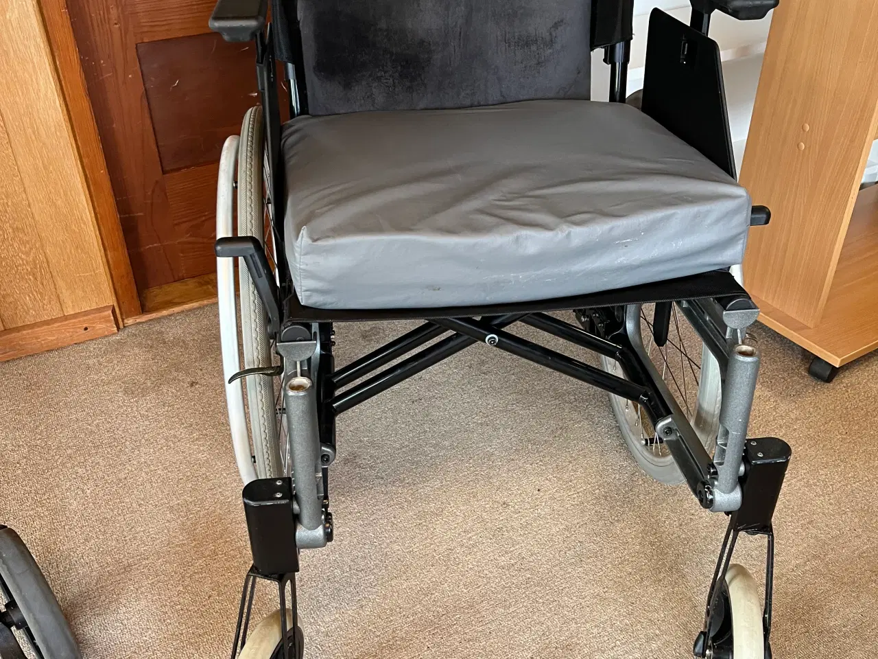 Billede 2 - Kørestol med originale puder