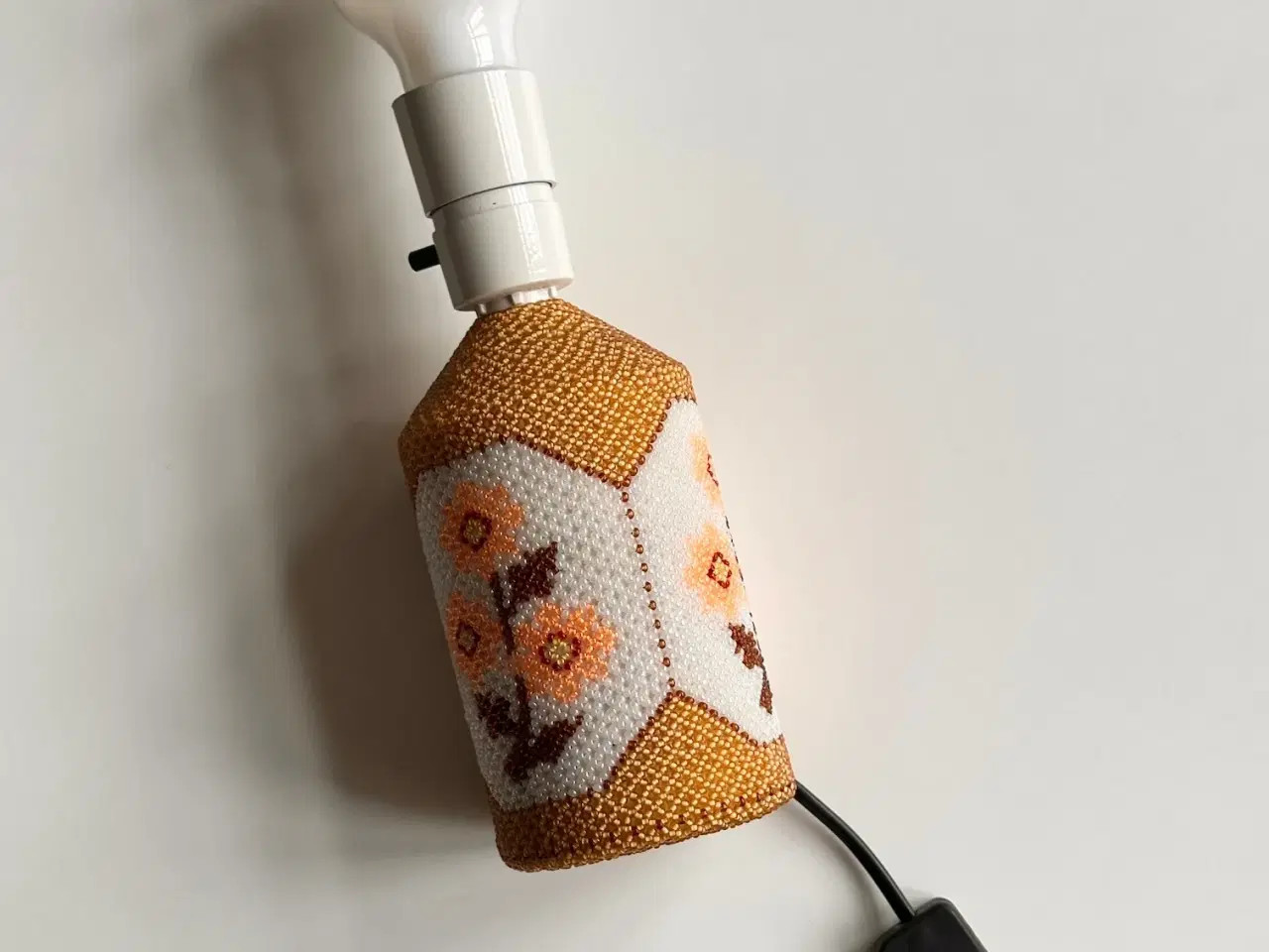 Billede 2 - Perlesyet bordlampe