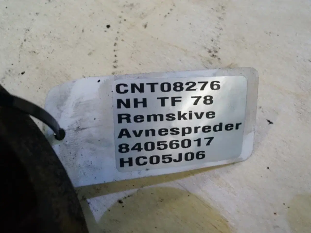 Billede 9 - New Holland TF78 Remskive Avnespreder 84056017