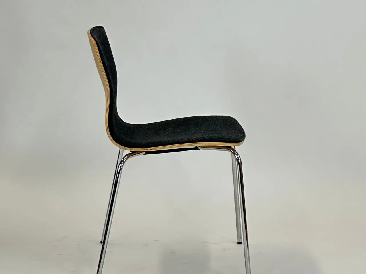 Billede 6 - Magnus Olesen Butterfly 5310 Stol – Mørkegrå med Krom Stel Polstret