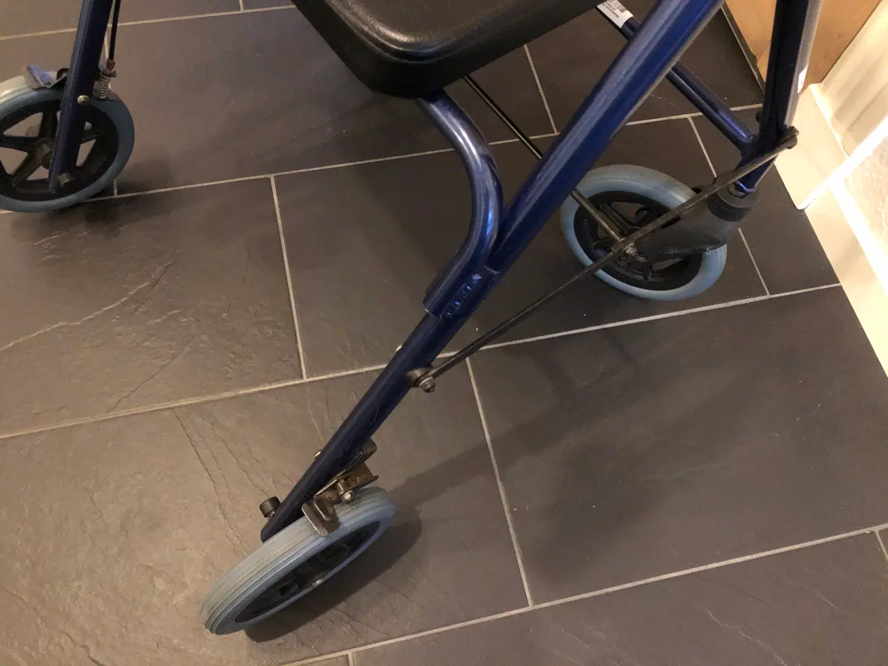 Billede 7 - Rollator med sæde