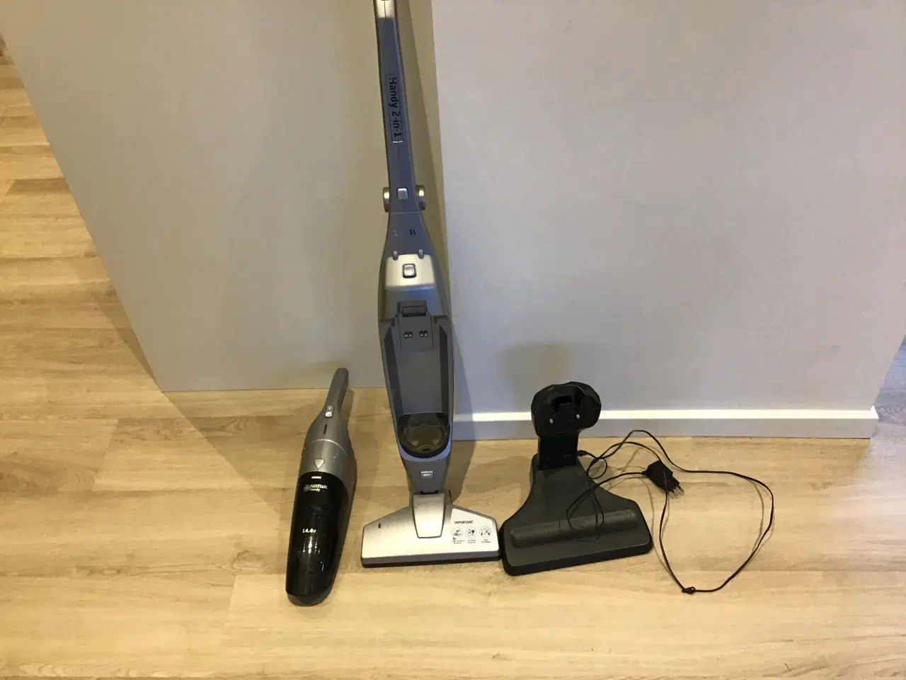 Billede 2 - Støvsuger Nilfisk 14,4 volt med lader