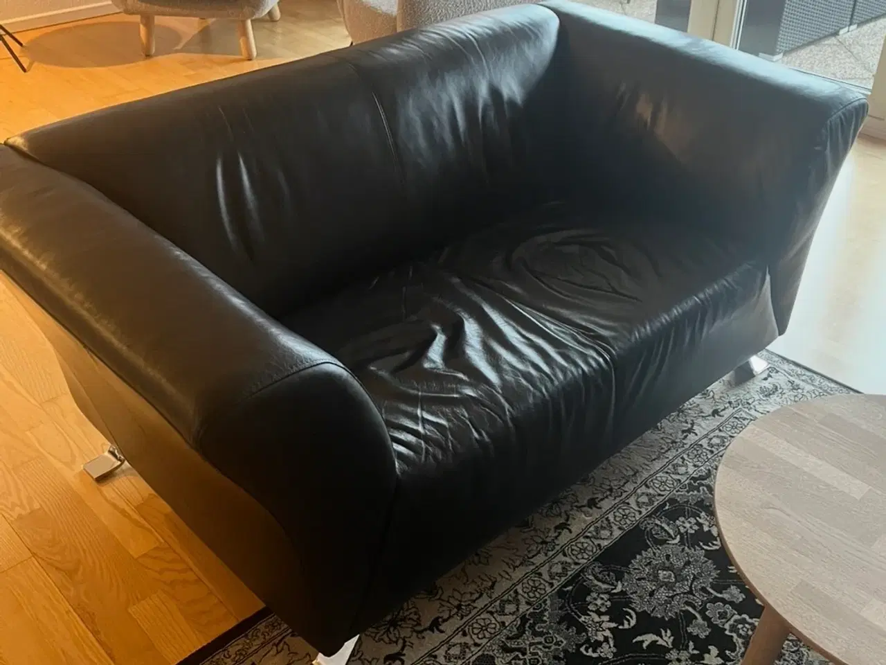 Billede 3 - 2 personer lædersofa sort