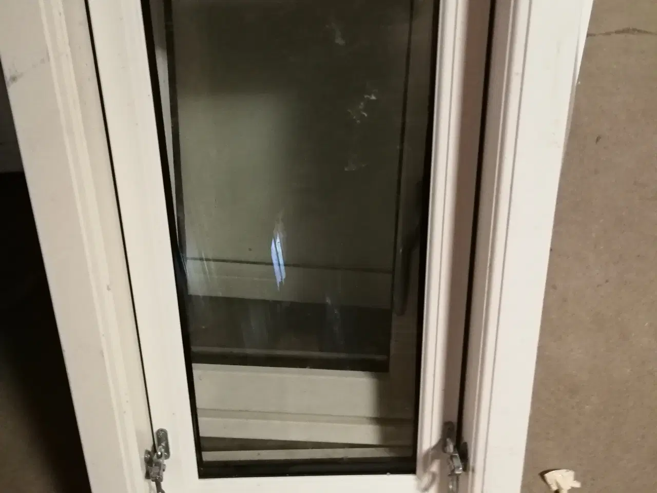 Billede 1 - NYT LILLE TOPSTYRET VINDUE 42,8x68,8, KR 1000