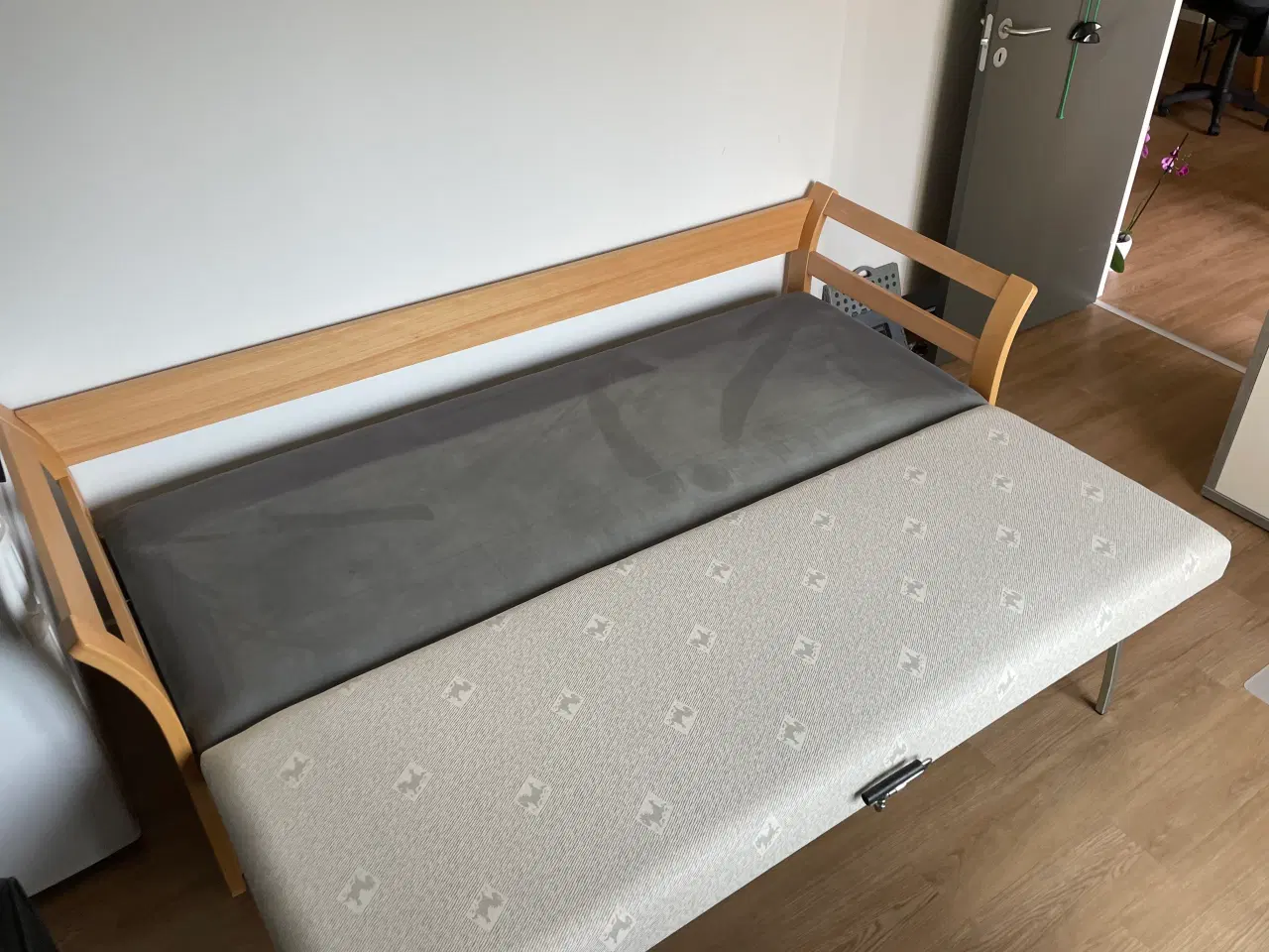 Billede 3 - Velholdt sovesofa med opbevaringsmagasin