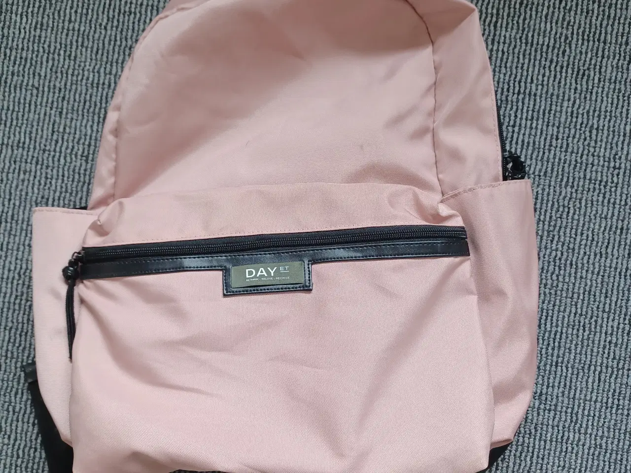 Billede 1 - Day rygsæk / skoletaske- stort set ubrugt