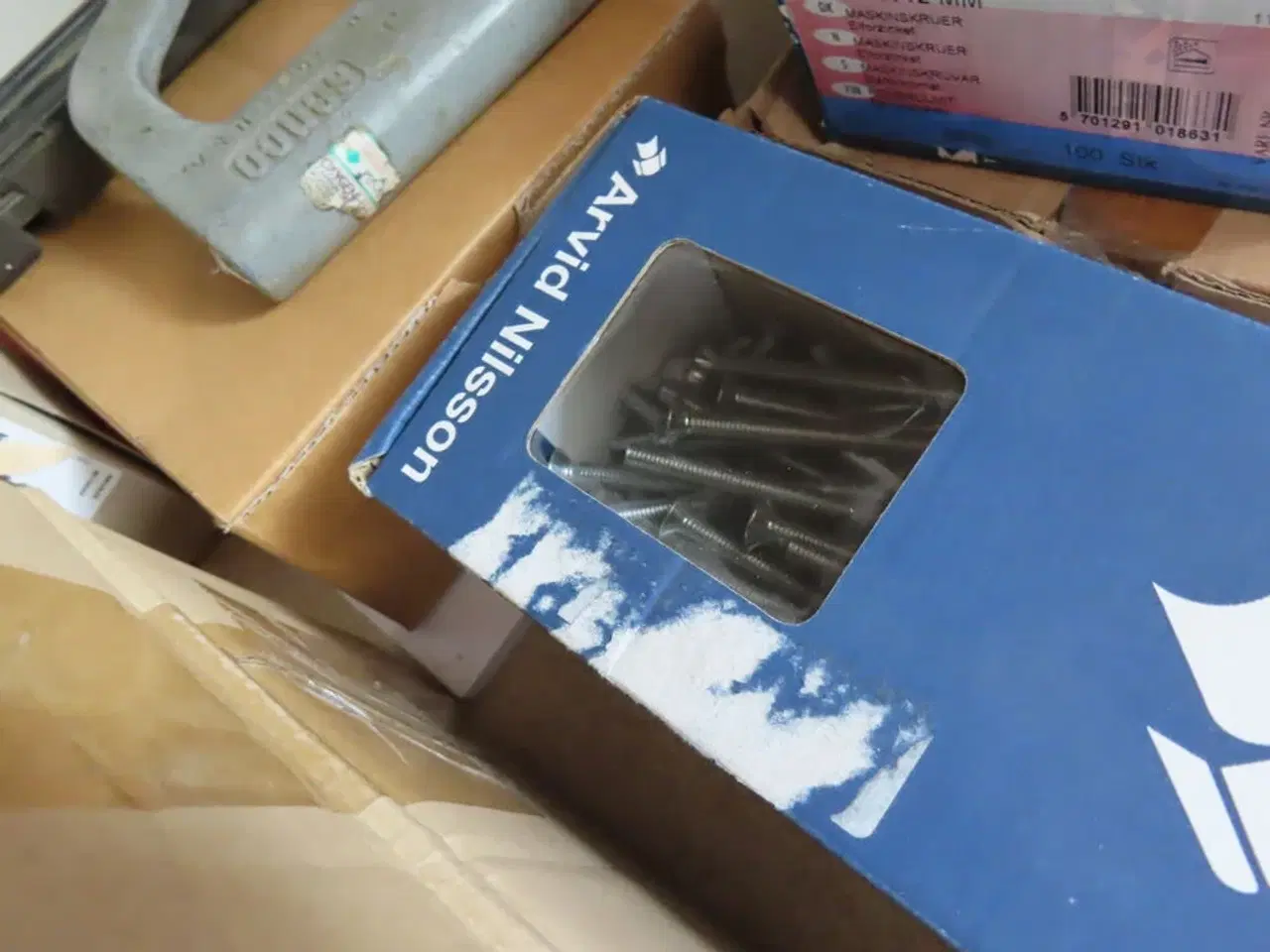 Billede 9 - Reol med indhold (Se billeder)