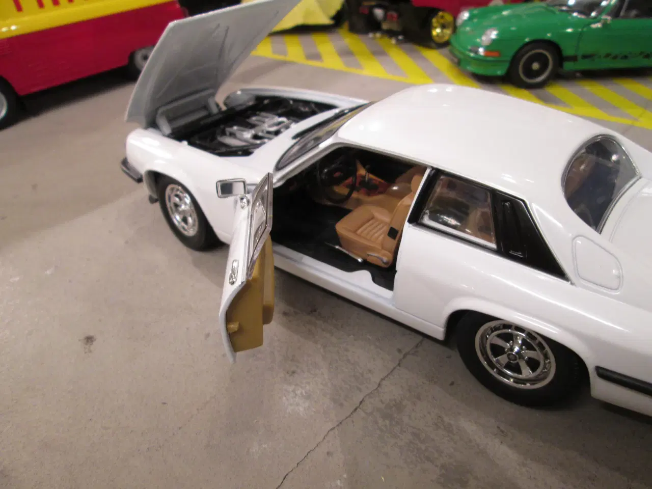 Billede 4 - Modelbil   Jaguar Xjs   Road Signature  1:18