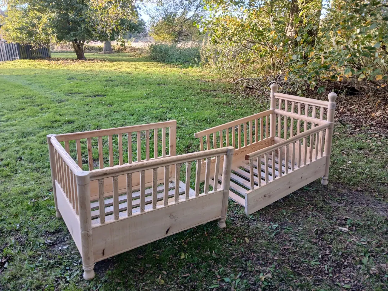 Billede 7 - Antik udtræks børneseng fra omkring år 1900