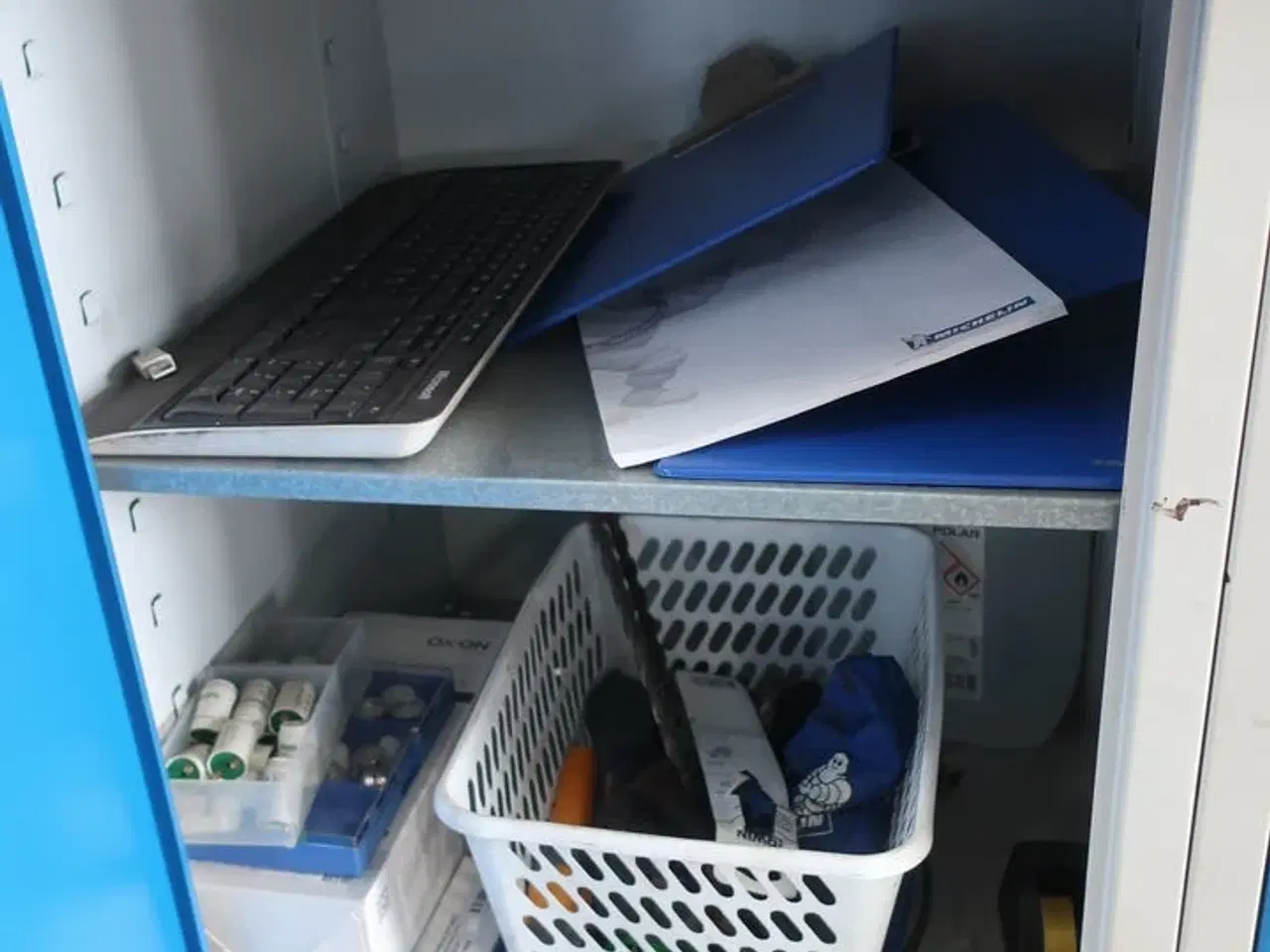 Billede 1 - Indhold i skabe