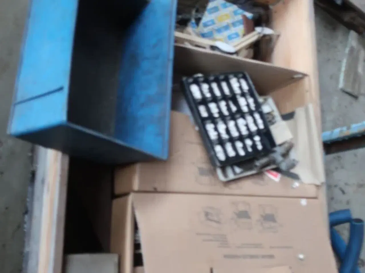 Billede 4 - Brændefyr BAXI Solo Innova 20 STD, Div. Paller med indhold, fælge med dæk m.m.