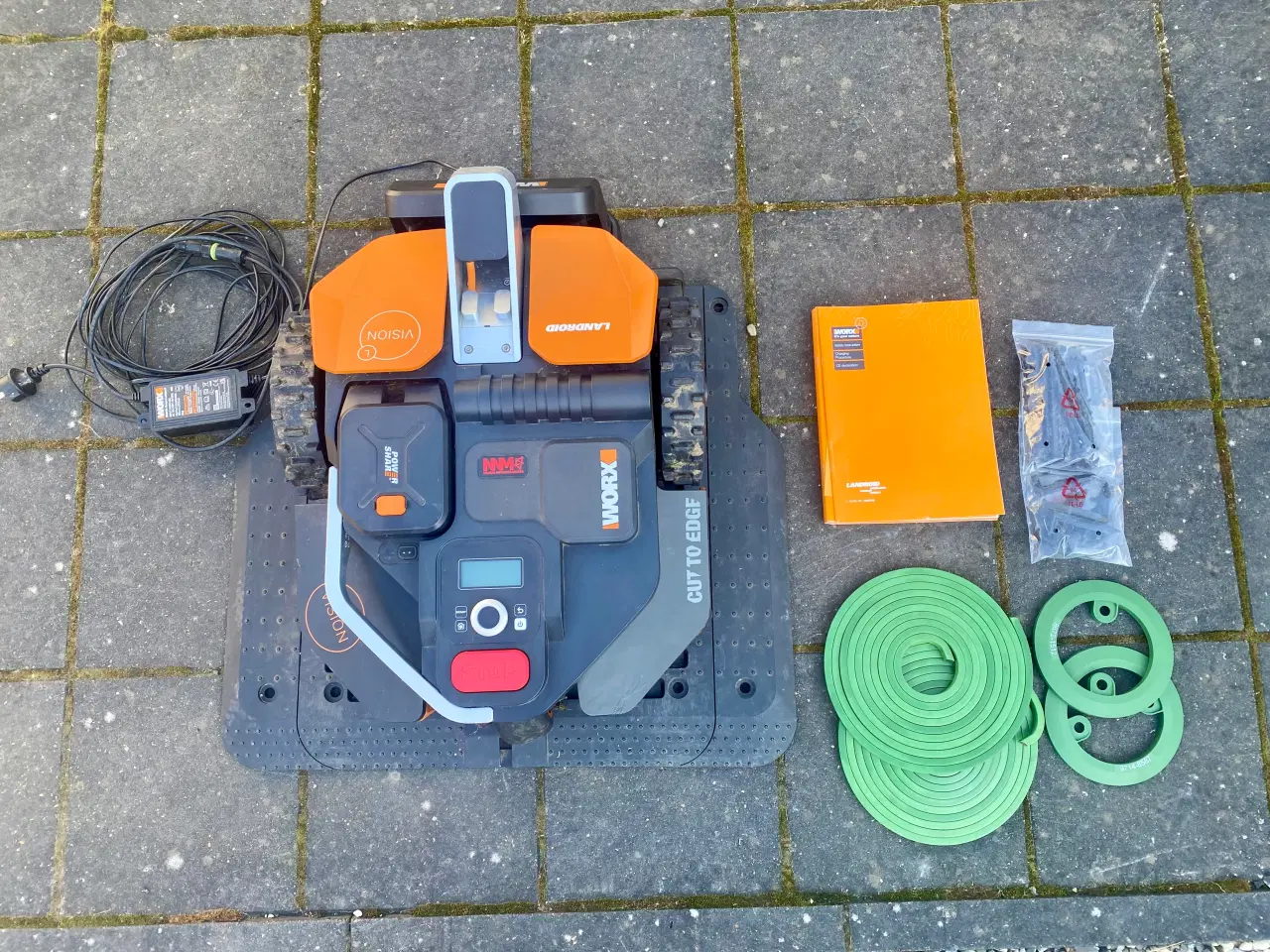 Billede 1 - Robotplæneklipper Worx Vision WR213E 1300m2