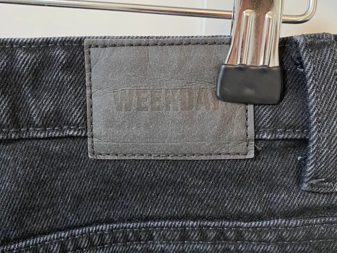 Billede 4 - Weekday sorte jeans