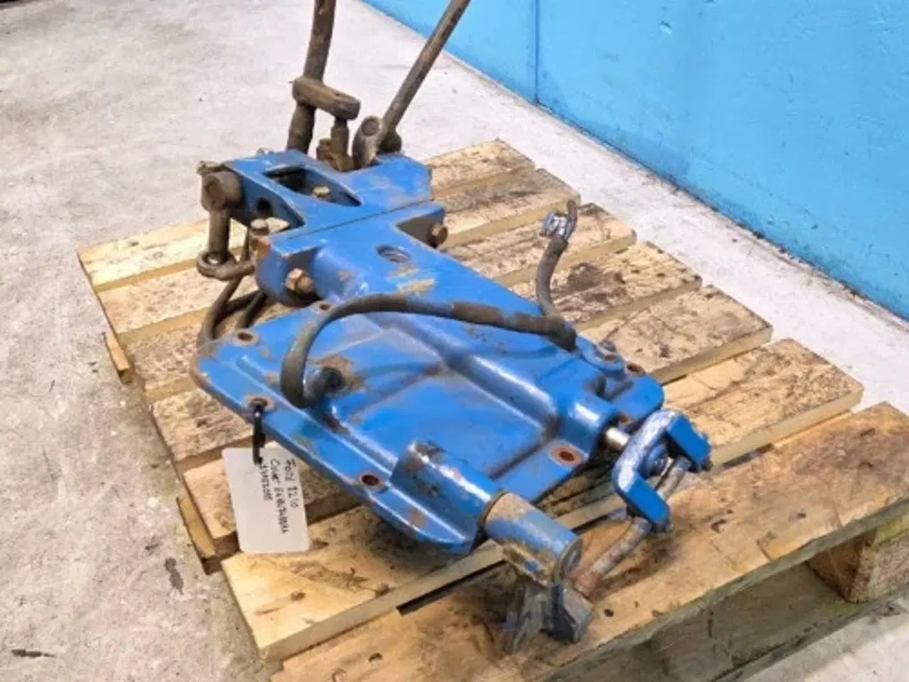 Billede 3 - Ford 8210 Dæksel E4NN7488AA