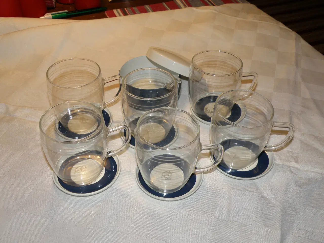 Billede 1 - RETRO --- 6 tynde glas kopper med 6 coasters