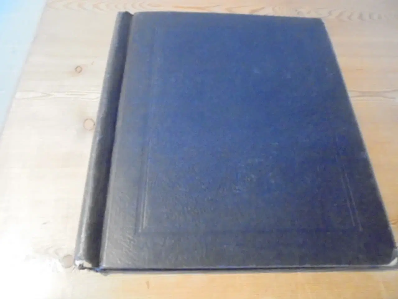 Billede 1 - Meget gammelt frimærkealbum – Mange lande