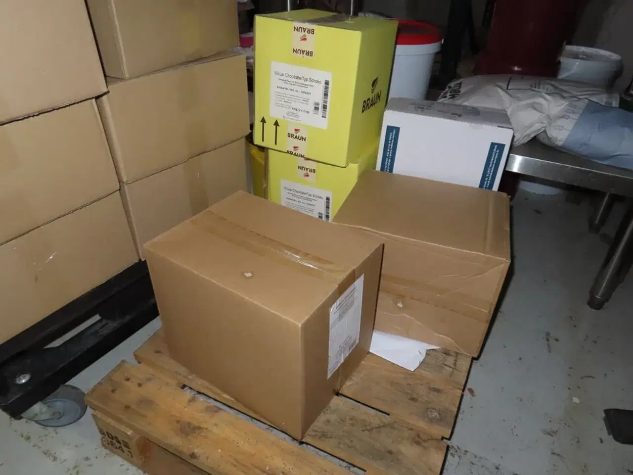 Billede 17 - Div. reoler med indhold