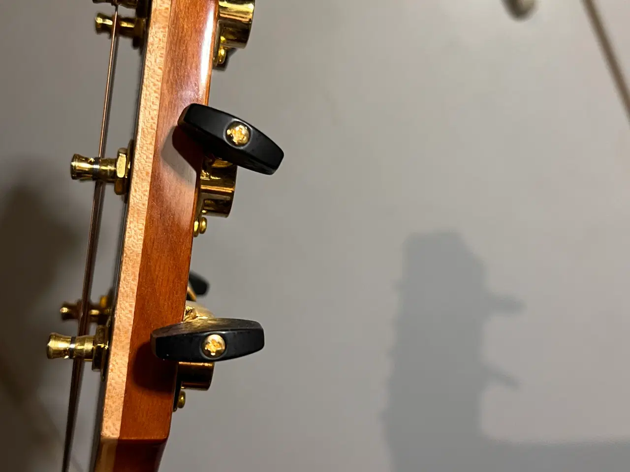 Billede 4 -  velholdt og flot Takamine guitar 