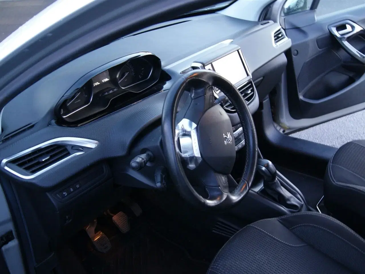 Billede 9 - Peugeot 208 1,6 BlueHDi Desire 100HK 5d