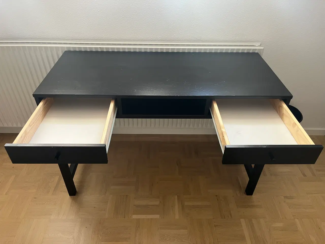 Billede 3 - Sort Skrivebord 