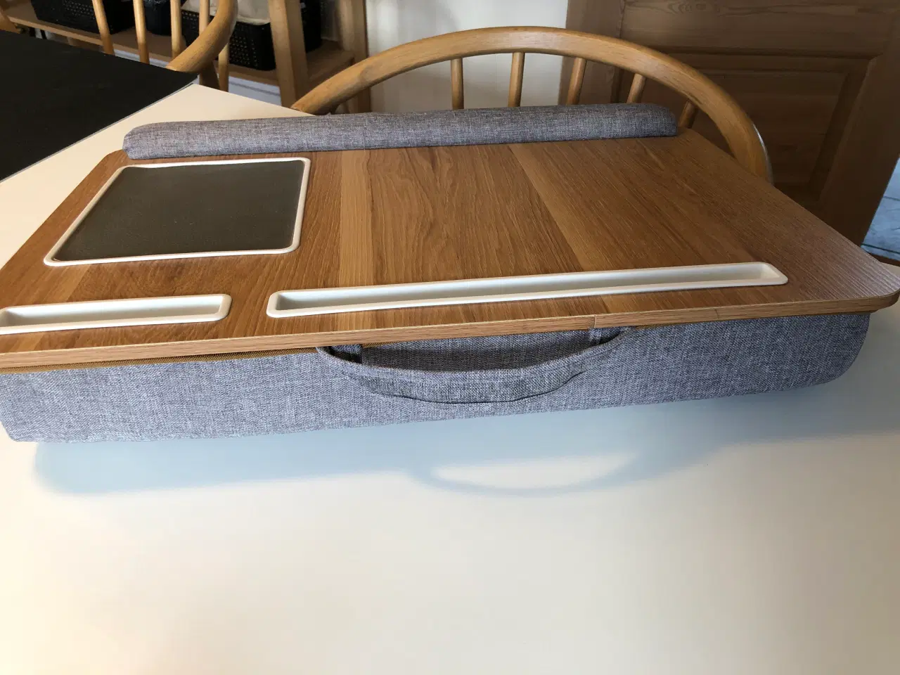 Billede 4 - Laptop bord til knæet, perfekt til bilturen