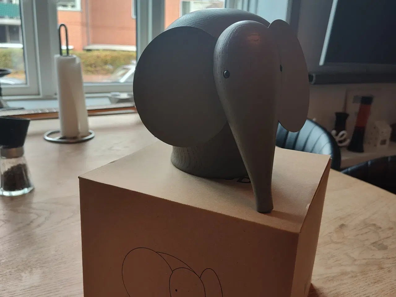 Billede 4 - Woud Nunu Elefant Taupe - Ny pris 1379,-