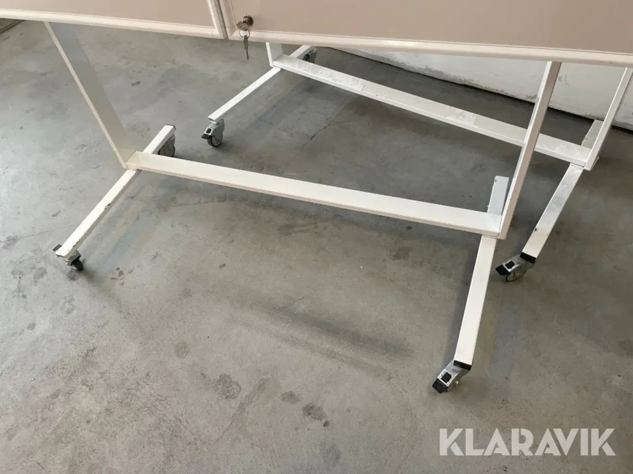 Billede 9 - Whiteboards, printer og bord