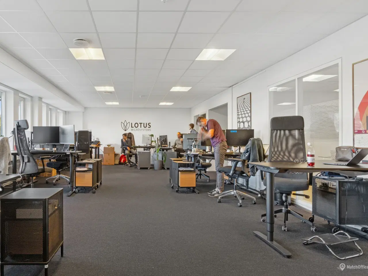 Billede 1 - Kontor i yderst velfungerende multibrugerhus med fri parkering