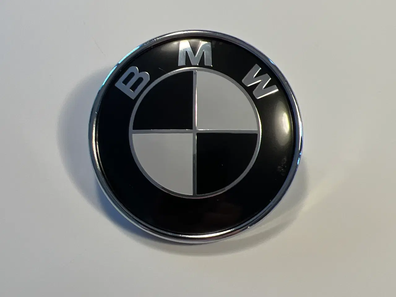 Billede 1 - Bmw emblem 74mm , sort hvid farve.