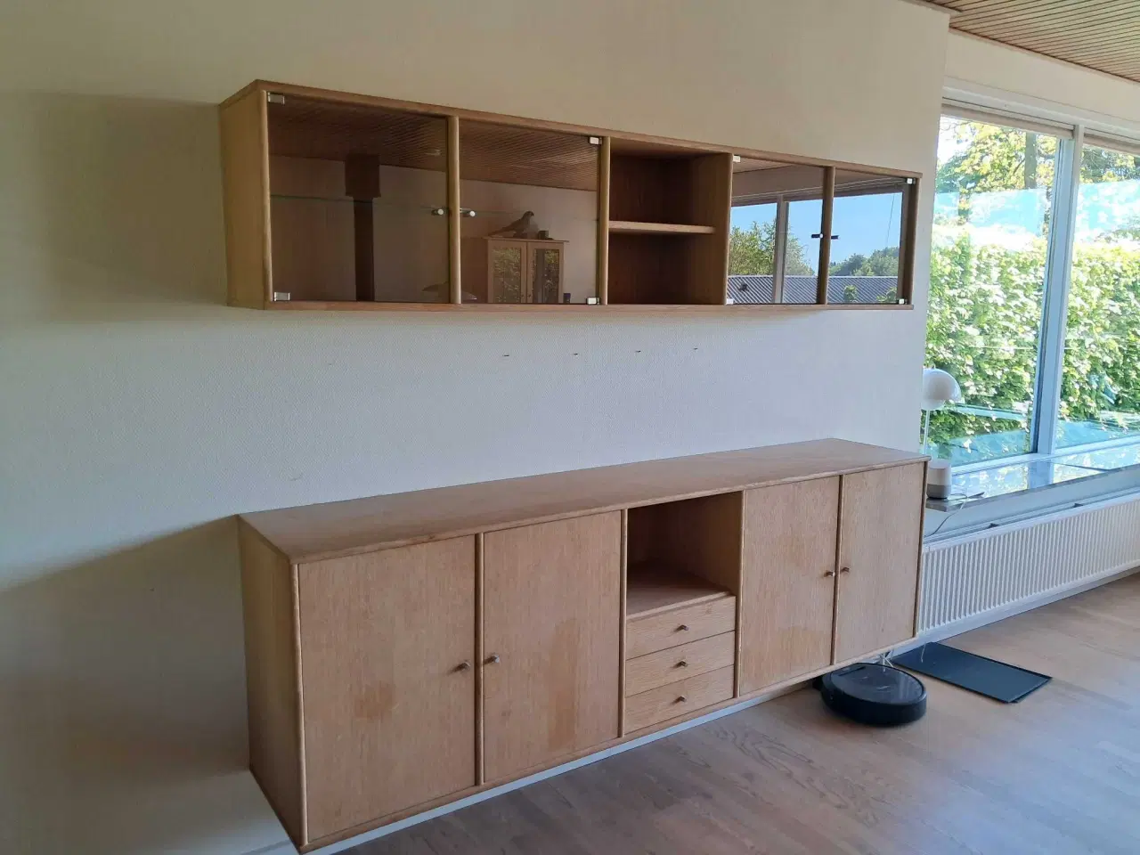 Billede 2 - Sofabord og skænk med vitrineoverdel