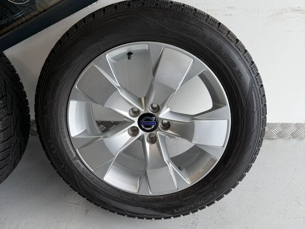 Billede 5 - Originale 18” Volvo fælge med brugte vinterdæk