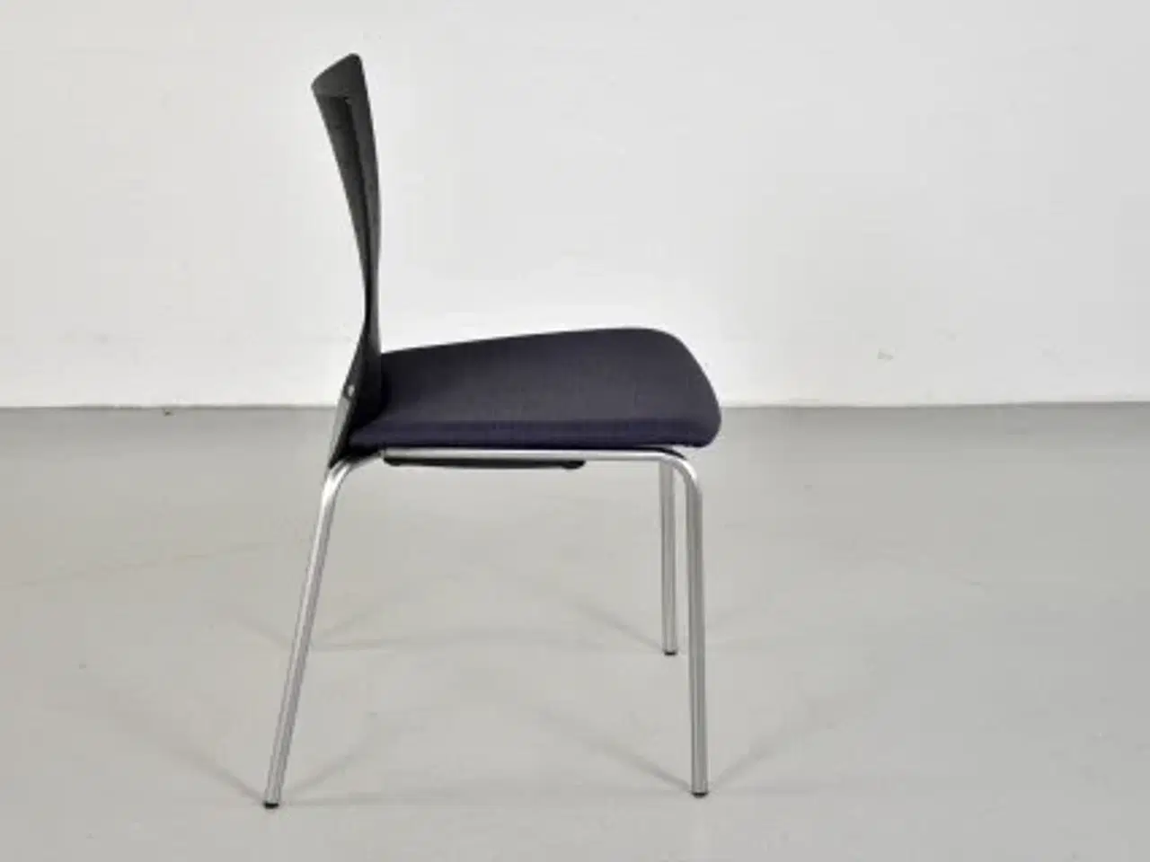 Billede 4 - Randers radius konferencestol med sort ryg og sort/bl�å polstret sæde