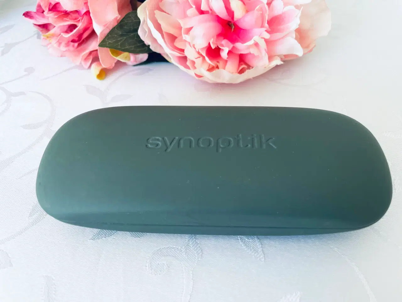 Billede 3 - Brille etui og 2 x ubrugte pudseklude 