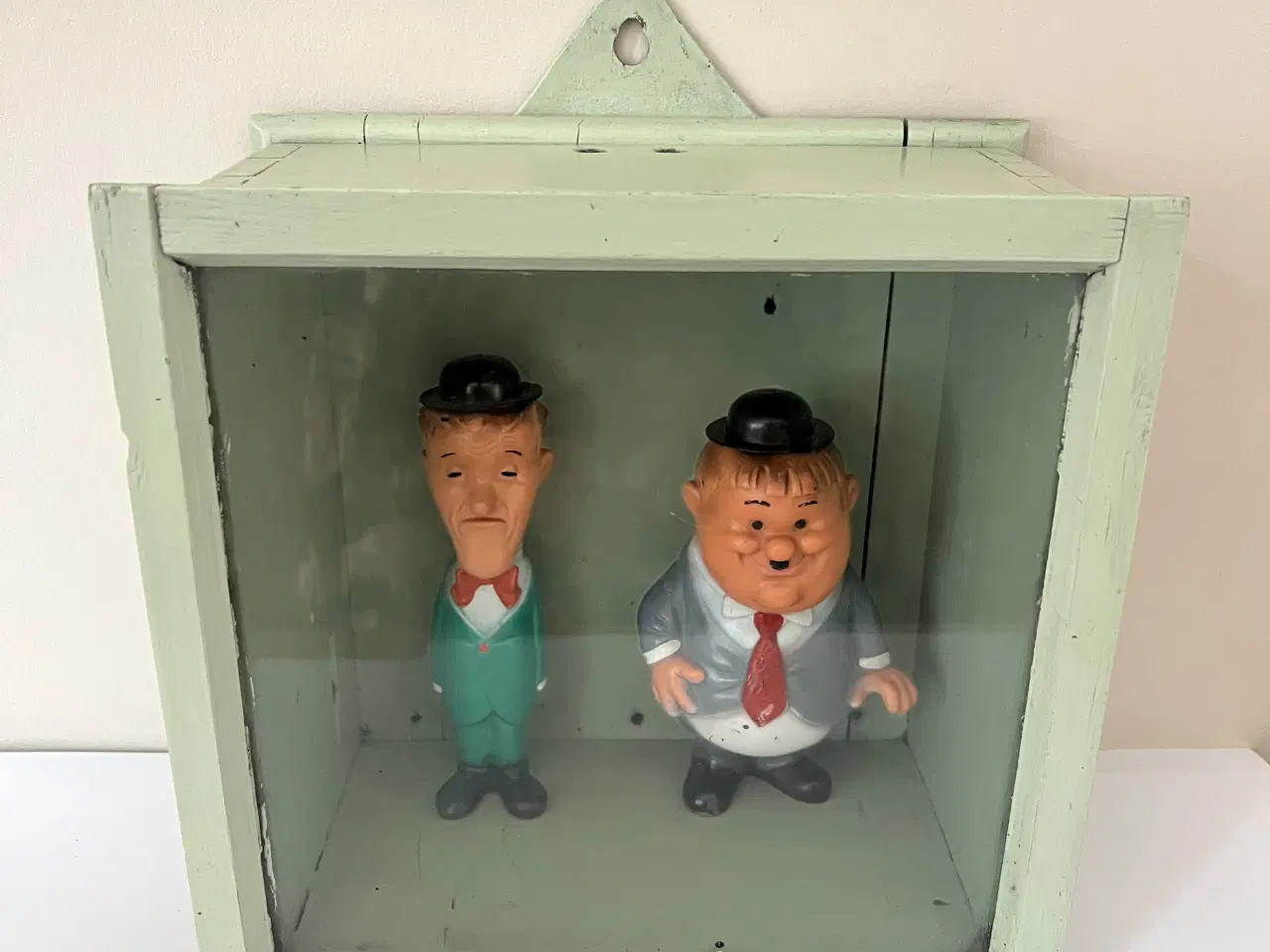 Billede 1 - Fedt lille retro skab i træ og glas 