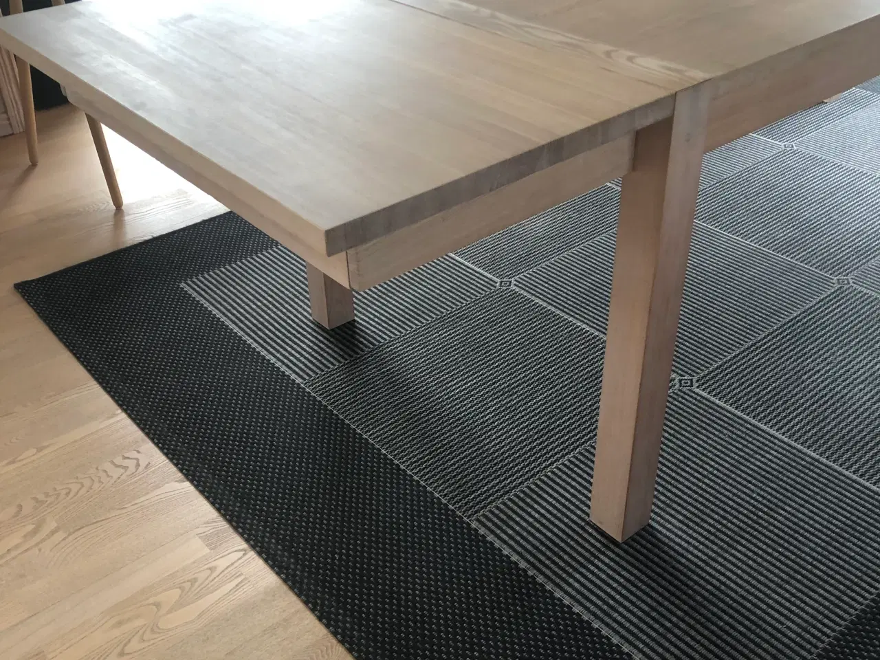 Billede 3 - Spisebord i massiv hvidolieret egetræ