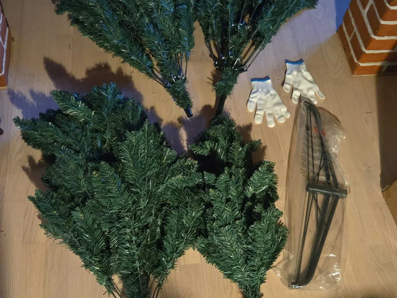 Billede 1 - Kunstigt juletræ 210cm