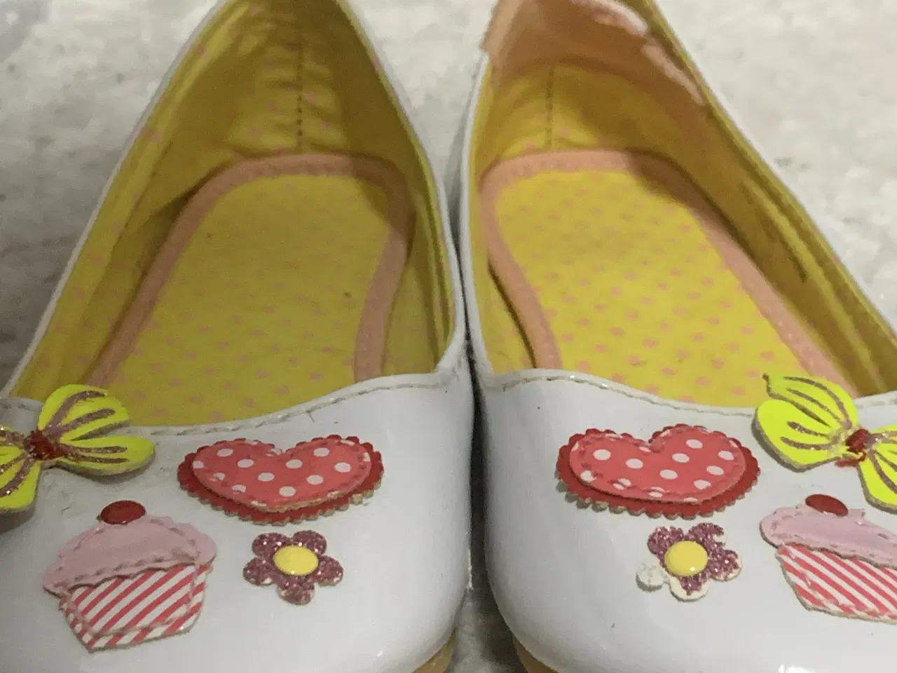 Billede 4 - Pige balletina sko med hjerte og sommerfugl