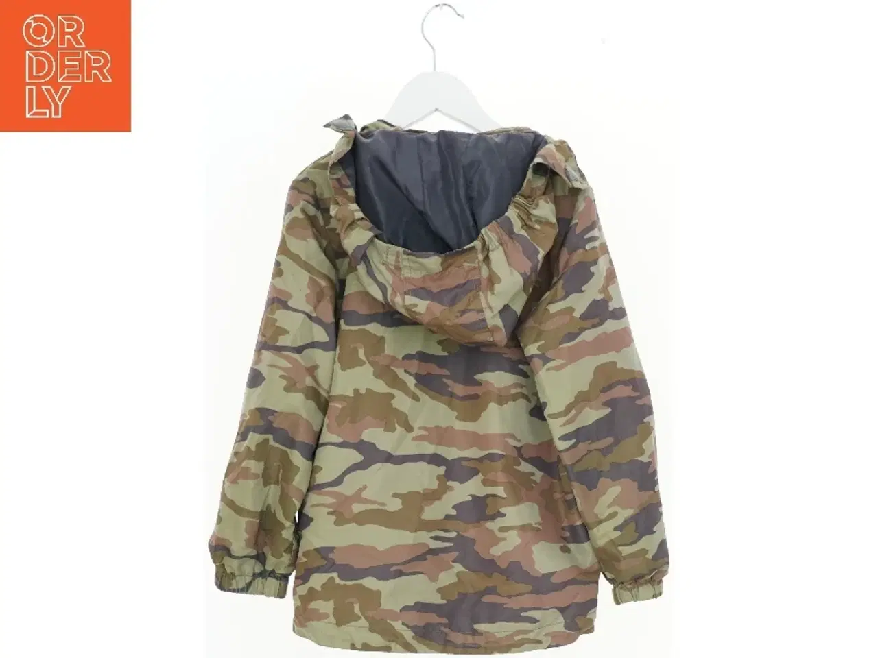 Billede 2 - Camouflage jakke med hætte fra Mads & Mette (str. 122)