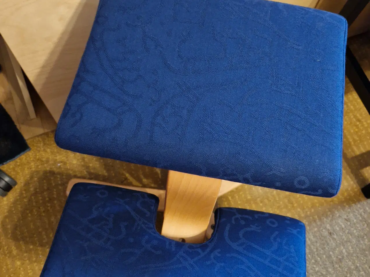 Billede 1 - Stokke knæstol blå træ base