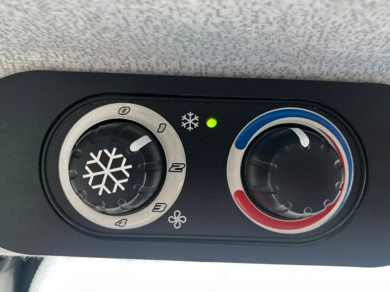 Billede 6 - New Holland T4.80 F SuperSteear med aircondition og koblingsfrit vendergear