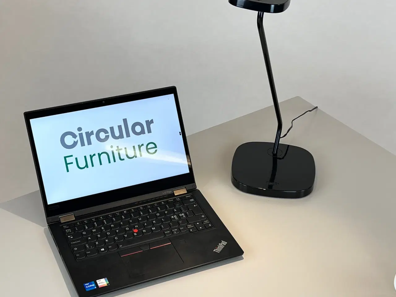Billede 6 - Luxo Trace bordlampe med USB lader i sort - Fabriksny