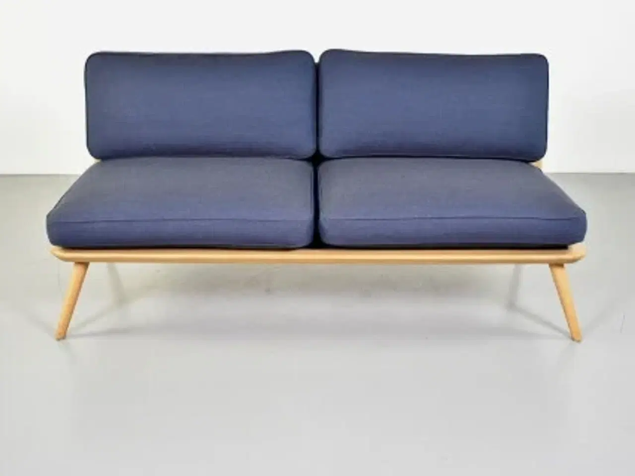 Billede 2 - Loungesæt med en sofa og en stol fra fredericia furniture