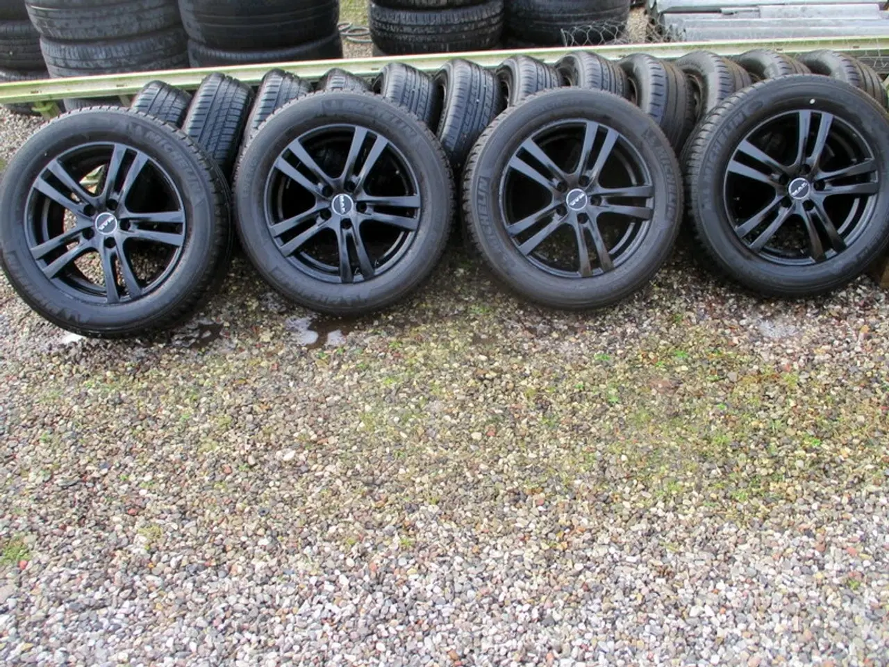 Billede 1 - 16" 4 stk. 5X108 ET45 (Ford) 205(60/16" sommerdæk