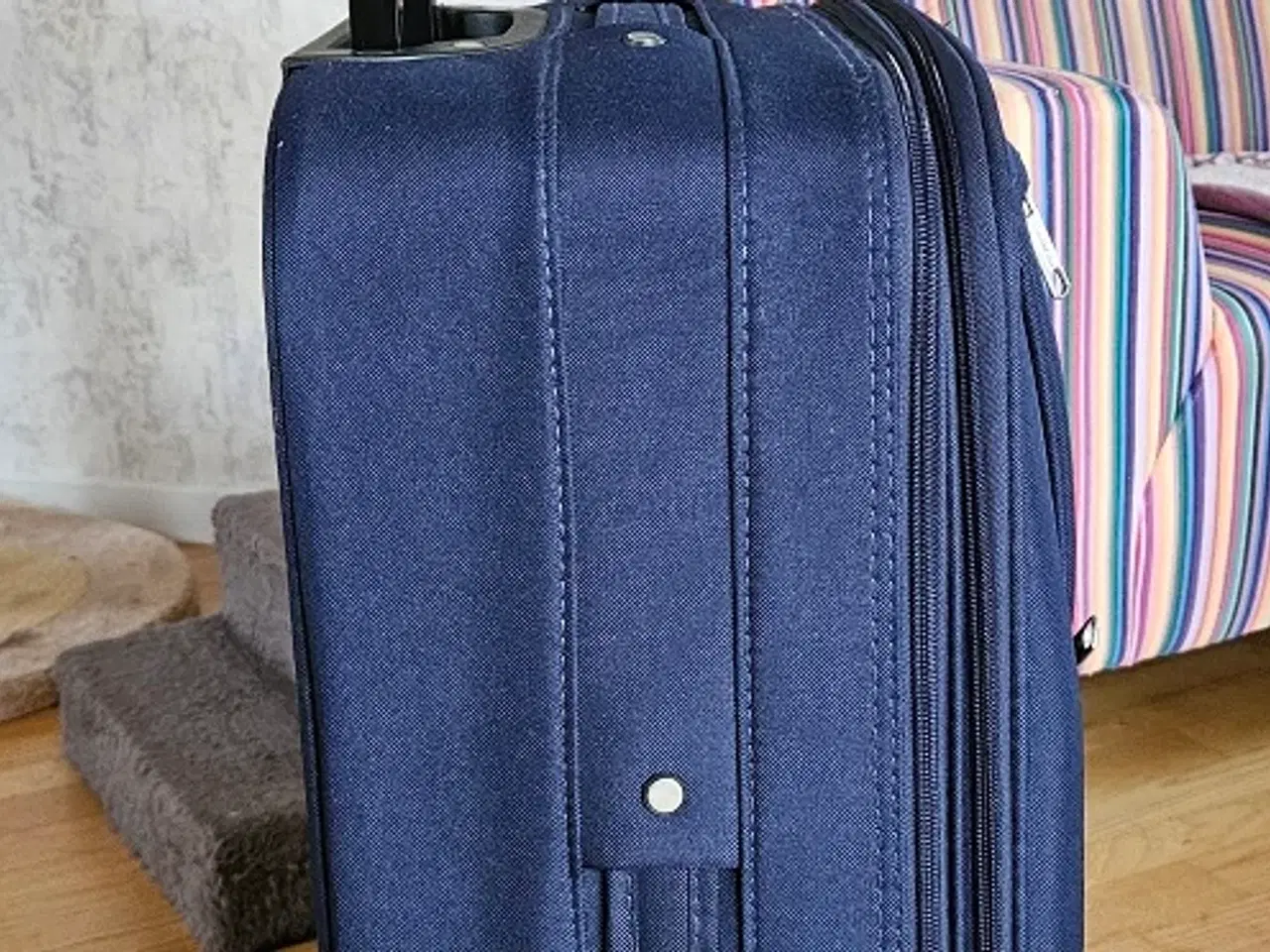 Billede 2 - Ny kuffert, mrk. Travel